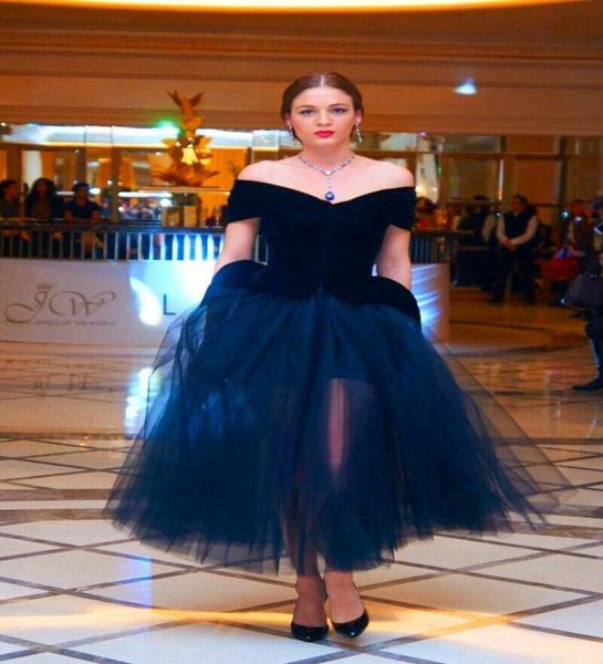 Elegantes vestidos de fiesta azul marino árabe azul 2019 Fuera de los tutúes para adultos Tutu Longitud de té de té