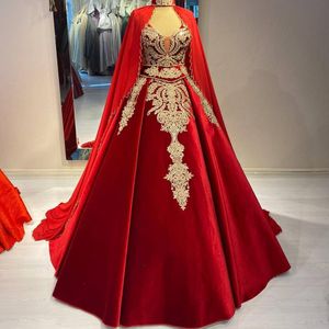 Elegante Arabisch Red Long Celebrity Avondjurken met wrap gouden kanten applique V-hals mouwloze A-lijn prom-jurk Dubai Kaftan vrouwen formele feestjurken