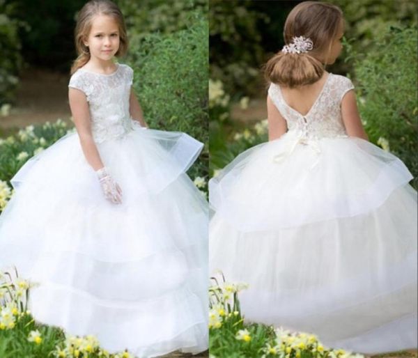 Country de robe de bal élégante 2022 Flower Girls Robes Sheer Neck Ruffles Tulle Clans courtes First Communion Pageant Robe pour filles1946227