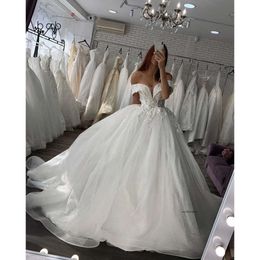 Robes en dentelle élégante de la robe de balle sexy sans épaule arabe Dubaï Robes de mariée ruchées robe de mariée en tulle gonflé BC5614 0509