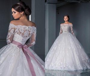 Robes de mariée en dentelle élégante 2016 sur l'épaule manches longues transparente Chapelle Train Applications Perles Bridal Dress5380600