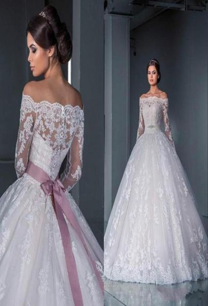 Robes de mariée en dentelle de robe de bal élégante 2016 sur l'épaule manches longues transparente Chapelle Train Applications Perles Bridal Dress7081514