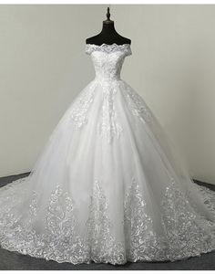 Élégant Bateau Cou Ivoire Robe De Bal Robes De Mariée Motif Dentelle Appliques De L'épaule Long Train Tulle Robes De Mariée Western Country Chapelle Robe De Mariée