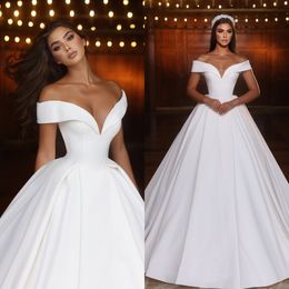 Elegante playa 2024 Vestido de novia fuera del hombro Bohemio Satin Bridal Vestidos Una línea Boho Bride Dress