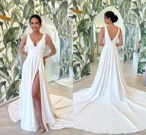 Élégante plage une ligne robes de mariée pour les femmes de mariée col en V profond plis Satin haute fente latérale Court Train Boho bohème robe de mariée robes de soirée sur mesure