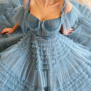 Élégant bleu une ligne robes de bal longue chérie bretelles spaghetti tulle volants robe formelle à plusieurs niveaux robe de soirée personnalisée Mad312v