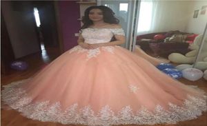 Elegante blush roze baljurk Quinceanera jurken uit schouder Witte kanten appliques tule plus size zoete 15 jurken Saoedi -Arabisch P8322545