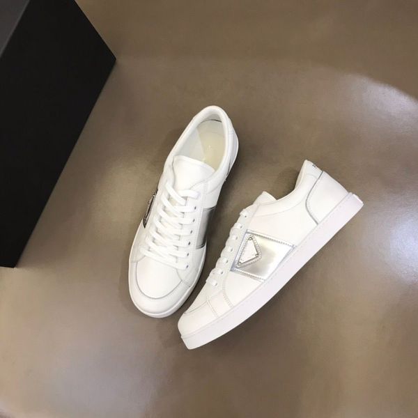 Élégant Marque Hommes Centre-ville Baskets Chaussures Émaillé Triangle Planche À Roulettes Marche Blanc Noir En Cuir En Gros Homme Loisirs Appartements Boîte D'origine