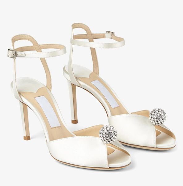 Marca elegante Sacora Mujer Sandalias de perlas blancas Zapatos Corte en V Peep Toe Tacones de aguja Bombas flotantes Vestido Fiesta Nupcial Señora Sandalias EU35-43, con caja