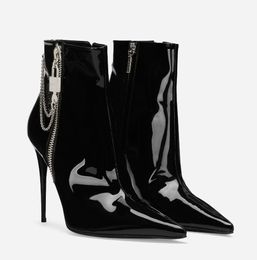 Mujeres de marca elegante Boots Keira Ankle Boots Black Patent Booties con cadena Charm Lollo High Heels Boot Lady Walking Eu35-43 con caja