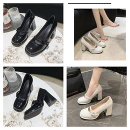 Elegant merk vrouwen schoenen hangslot punty naakte sandalen schoenen hardware lock en belangrijke vrouw metaal stiletto hiel feestjurk bruiloft