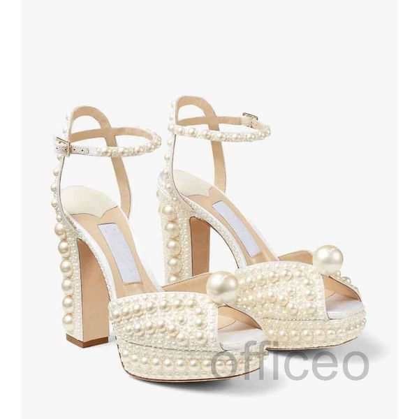 Zapatos de vestir de boda nupciales elegantes Sandalias de dama Sacora Perlas blancas Cuero Marcas de lujo Tacones altos Mujeres caminando Origianal 35-43
