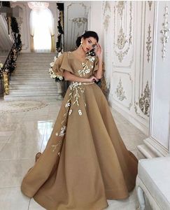 Elegante bruine A-lijn Dubai Moslim Avondjurken V Puffy Korte Mouwen Lange Prom Jurken met Bloemen Kant Robe de Soiree Formele Jurk