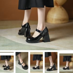 Elegant geborsteld leer Damessandalen Schoenen Dame Slingback Pumps Rubberen zool Hybride silhouet Zeefdruk Leren Driehoek Hoge Hakken