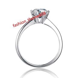 Elegant Classic Real 925 Silver Silver Rings Bijoux Bijoux Crystal Zircons 1ct Moisanite Ring 6 Claws Femmes Femmes Anillos Free Livraison M01A