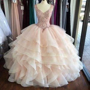 Elegante kristal kralen roze quinceanera jurken plus size baljurk Prom-jurken met tiered rokken vestidos de 15 años
