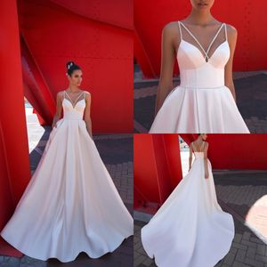 Élégant cristal Design une ligne robes de mariée Spaghetti sans manches croisé robes de mariée balayage Train robe de mari￩e