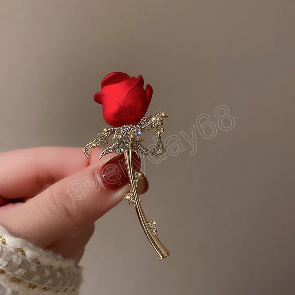 Élégant cristal rouge Rose broches strass fleur broche pour femmes vêtements accessoires nouvelle mode mariage Banquet broche bijoux