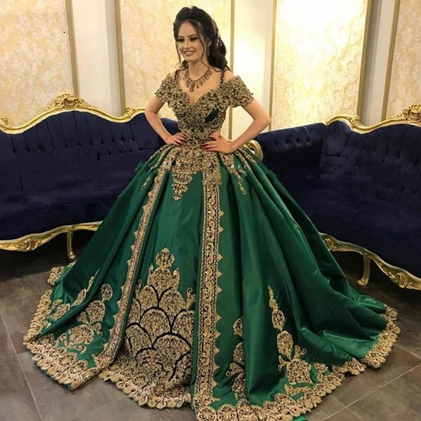 Elegantes vestidos de noche árabes de Dubai de color verde oscuro Vestido de fiesta de dos piezas Vestidos para ocasiones formales Apliques de encaje dorados con cuentas y hombros descubiertos Vestido de fiesta largo 2022