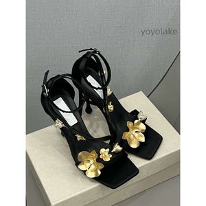 Elegant ontwerp Bridale trouwjurk Sandalen schoenen Cassandra Lady Flower Luxury Brands High Heels Walking 2024