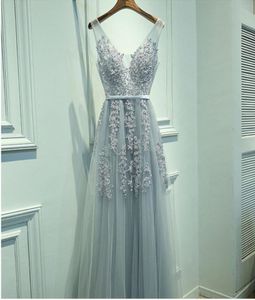 Élégant Dusty Blue Long Tulle Prom Robe Aline Appliques Per perle V Neck Homecoming Robe Graduation Robe For Party Dish Straps P4762073
