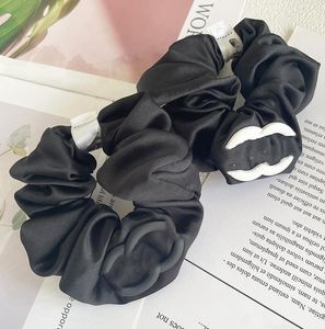 Elegante mode-ontwerper brief rubberen band gladde doek merk voor charme vrouwen haarsieraden haaraccessoire van hoge kwaliteit