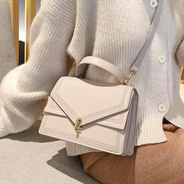 Élégant sac fourre-tout de couleur unie de couleur Nouvelle qualité Pu Leather Womens Designer Handsbag Lock Bounder Messenger Sac