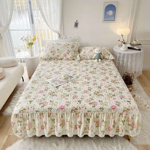 Elegante bloemen 3-delige beddengoedset Gewatteerde bedrok met gegolfde kussenslopen Zacht Comfortabel - Ideaal voor slaapkamer- en slaapzaaldecoratie