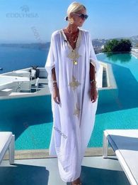 Elegant Gold Broidered Kaftan Retro Vneck Robe blanche plus taille Vections Vêtements Summer Plage Wear Robes de vacances Q1373 240412