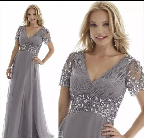 Elegante grigio Plus Size Abiti per la madre della sposa Crystal Chiffon Pieghe Ruffles Maniche corte Chiffon Abiti da sera per feste da sposo 2016