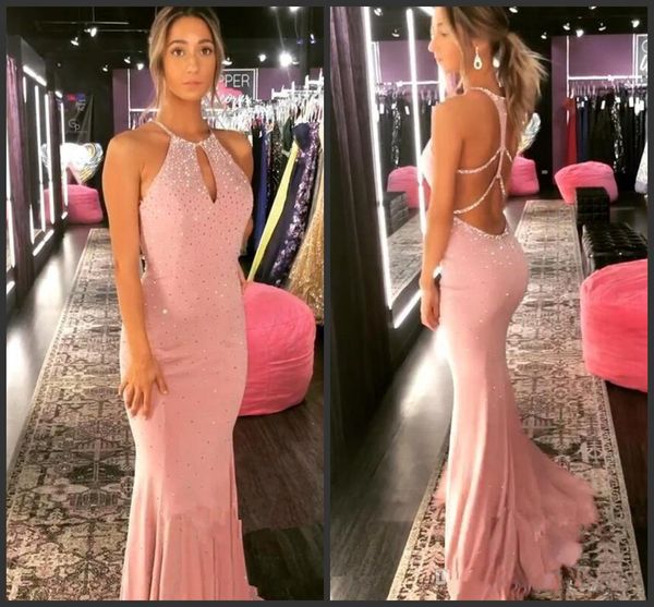 Elegantes vestidos de fiesta largos de sirena de gasa con cuello halter 2019 Nuevos vestidos de noche de fiesta formales hasta el suelo con piedras con cuentas Criss Cross