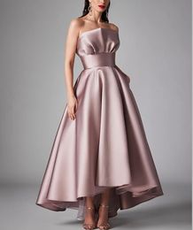 Elegante Hi-Lo roze satijnen mouwloze avondjurken met zakken A-lijn geschulpte asymmetrische lengte prom-jurk bruidsgastjurk voor vrouwen