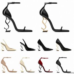 Élégant High Heels Designer Ylity Retro Sandales de couleur solide simple Fashion All-in-One Fine Robes Chaussures Classic Casual Casual Squispers Square Head Banquet Party