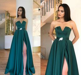 Elegant Hunter Green Een lijn satijnen prom -jurken lang met vleugel high side split Vestidos goedkope formele avondkleding feestjurken ogstuff