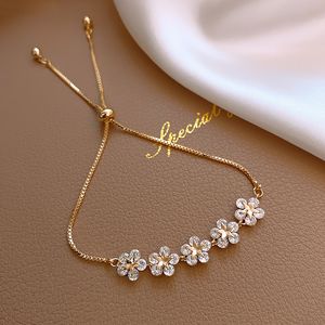 Elegant Inlaid Rhinestone Bracelets Gold Chain Jewelry Wedding Accessories for Females Fentagram Flower Bracelet Party Gifts