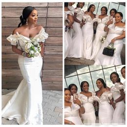Elegante ivoor bruidsmeisjes 2020 jurken off-the-shoulder ruches sweep trein grote maten bruidsmeisje jurk op maat gemaakte bruiloft feestkleding