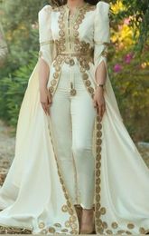 Elegant ivory Morroccan Kaftan Robes de soirée avec applications en dentelle en or Femmes Jumps Consulté Crystal perle Arabe Forme Party Party Puff Long Mancheves Prom Robe