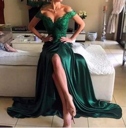 Elegantes vestidos de noche de encaje de color verde esmeralda fuera del hombro aplicado con vestidos de fiesta de fiesta sin rango lateral altos.