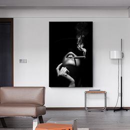 Elegante Lady Wall Art Canvas schilderposter en prints roken sigaren vrouwen foto canvas kunst voor woonkamer thuisdecoratie