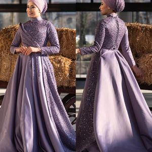 Elegante Lavanda Satén Musulmanes Vestidos de noche Hijab Mujeres islámicas turcas Vestidos formales para eventos Cuello alto Mangas largas Lentejuelas Perlas Con cuentas Una línea Vestido de fiesta