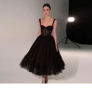 Élégantes petites robes noires une ligne bretelles spaghetti exposées désossage tulle robes de bal dame occasion formelle invité soirée nuit robe de soirée