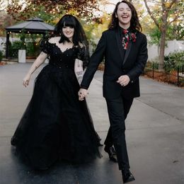 Robes de mariages gothiques élégants longs tulle noir