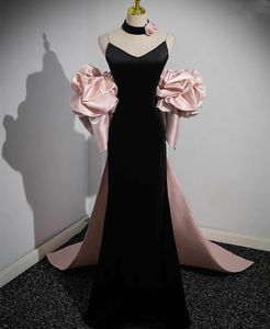 Elegante lange zwarte fluwelen V-hals prom-jurken met boog zeemeermin roze satijn geplooide sweep trein feestjurk maxi formele avondjurken voor vrouwen