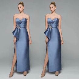 Élégant long Blue Satin Mère de la mariée Robes avec une gaine à fente Sweet Coute Coulle Robes de la robe de fête formelle Longueur du sol pour les femmes