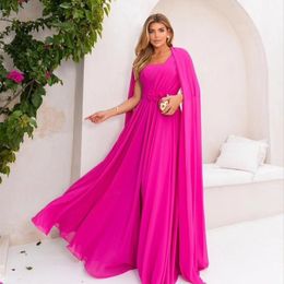 Élégante longue en mousseline de soie rose vif robes de soirée une ligne une épaule plissée longueur de plancher bal formelle robe de bal avec cape pour les femmes