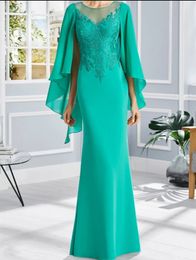 Elegante Long Crepe Green Shear Mother of the Bride Dress Chiffon Floor Lengte Formele feestjurk plooien La Madre del Vestido de Novia Damesjurken met Cape