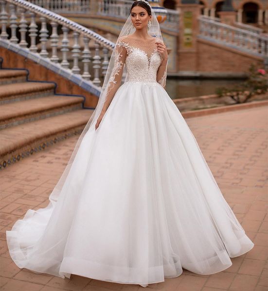 Elegantes vestidos de novia de cuello de encaje largo con mangas A-line Tul Sweing Train Botones de vestidos de novia Vestido de Novia Mujeres vestidos