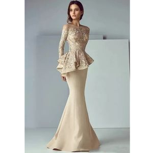 Elegante lange moeder van de bruid bruidegomjurken Champgne Lace Applique Satin Mermaid Wedding Guestjurken Juweel nek Arabisch plus size prom avondjurk