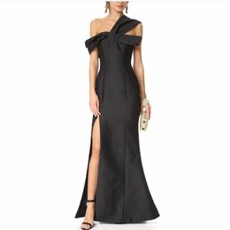 Élégant Habillons de soirée noires élégantes avec Slit Sirmaid A-Line Satin plissée Watteau Train Zipper Robes de bal plissées pour les femmes