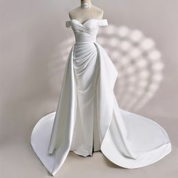 Élégant longue épaule, robes de mariée en ivoire avec gaine de train détachable en satin de longueur asymétrique lacet les robes nuptiales arrière pour femmes